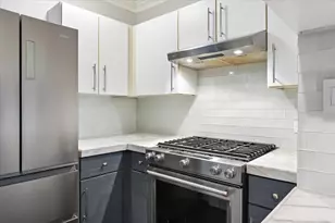 2013 W Farragut Ave, Chicago, IL 60625 - Photo 9
