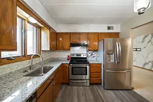 11021 S Theresa Circle, Palos Hills, IL 60465 - Photo 9