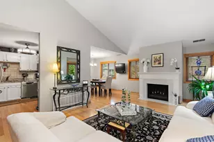 610 Berkley Ct, Schaumburg, IL 60194 - Photo 5