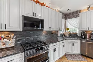 271 Fairhaven Dr, Saint Charles, IL 60175 - Photo 17