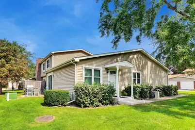 2172 N Queensburg Lane, Palatine, IL 60074 - Photo 3