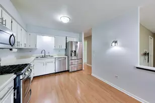 2172 N Queensburg Ln, Palatine, IL 60074 - Photo 11