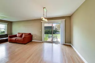 2172 N Queensburg Ln, Palatine, IL 60074 - Photo 7