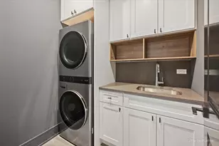 2214 W Oakdale Ave, Chicago, IL 60618 - Photo 39