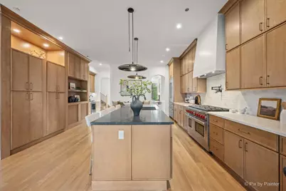 2214 W Oakdale Avenue, Chicago, IL 60618 - Photo 13
