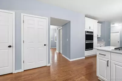 39W832 Carl Sandburg Road, Saint Charles, IL 60175 - Photo 11