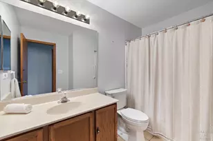 2039 Greenview Dr, Woodstock, IL 60098 - Photo 15