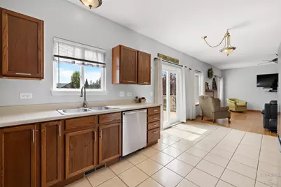 2039 Greenview Drive, Woodstock, IL 60098 - Photo 5