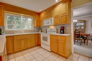 853 Dorset Dr, Wheaton, IL 60189 - Photo 3