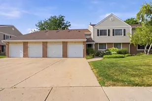 938 Hidden Lake Dr, Buffalo Grove, IL 60089 - Photo 1