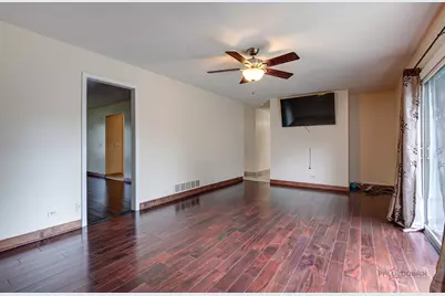 77 Montclair Road, Vernon Hills, IL 60061 - Photo 9