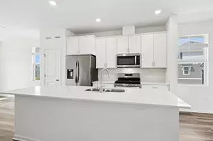 2111 Yellowstone Blvd, Mundelein, IL 60060 - Photo 5