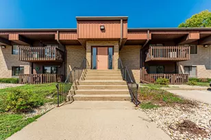 884 N Prairie Ave, Joliet, IL 60435 - Photo 1
