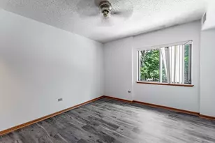 884 N Prairie Ave, Joliet, IL 60435 - Photo 7
