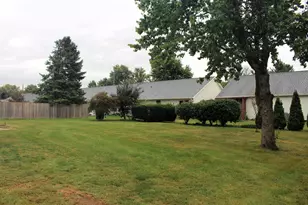 34 Colonial Dr, Clifton, IL 61727 - Photo 5