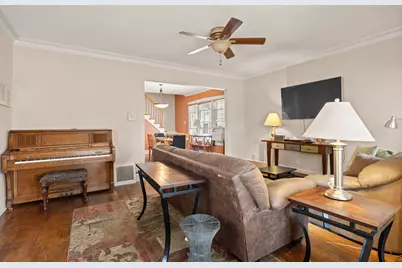 4865 W Cornelia Avenue, Chicago, IL 60641 - Photo 5