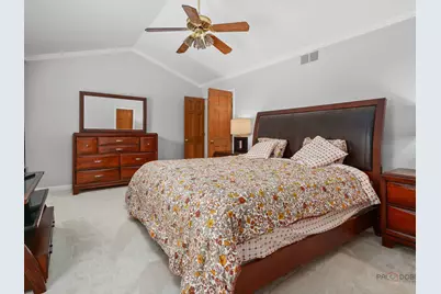2140 Kenton Lane, Green Oaks, IL 60048 - Photo 25