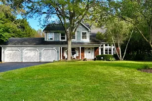 2140 Kenton Ln, Green Oaks, IL 60048 - Photo 3