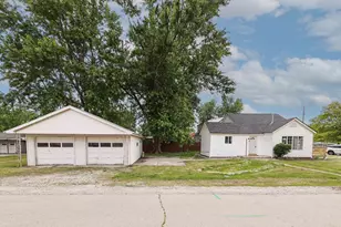209 S Jackson St, Gardner, IL 60424 - Photo 11
