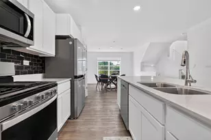 17317 Roscommon Rd, Tinley Park, IL 60477 - Photo 5