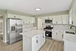731 Roaring Brook Ln, Algonquin, IL 60102 - Photo 5