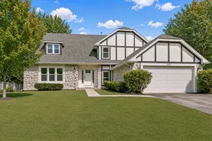 731 Roaring Brook Ln, Algonquin, IL 60102 - Photo 1