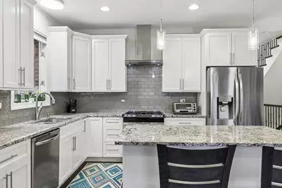 2811 N 75th Avenue, Elmwood Park, IL 60707 - Photo 9