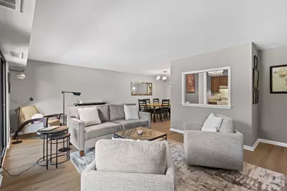 1605 E Central Road #211B, Arlington Heights, IL 60005 - Photo 5