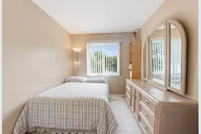 9301 W Ballard Street #B, Des Plaines, IL 60016 - Photo 11