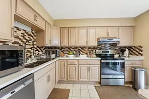 9301 W Ballard St, Des Plaines, IL 60016 - Photo 7