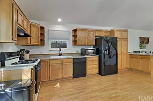 9725 W 17th St, Zion, IL 60099 - Photo 11