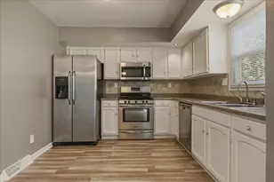 1267 Sunnymeade Dr, Rochelle, IL 61068 - Photo 9