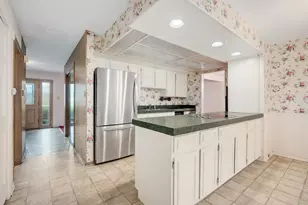 910 Cherokee Dr, Darien, IL 60561 - Photo 13