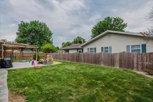 400 S Mary St, Atlanta, IL 61723 - Photo 29