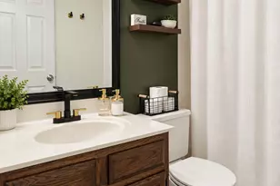 311 Glasgow Ln, Schaumburg, IL 60194 - Photo 11