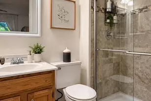 311 Glasgow Ln, Schaumburg, IL 60194 - Photo 17