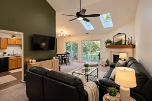 311 Glasgow Ln, Schaumburg, IL 60194 - Photo 3