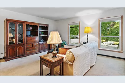 1961 Governors Lane, Hoffman Estates, IL 60169 - Photo 5