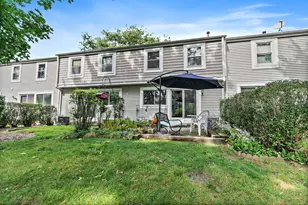 1961 Governors Ln, Hoffman Estates, IL 60169 - Photo 27