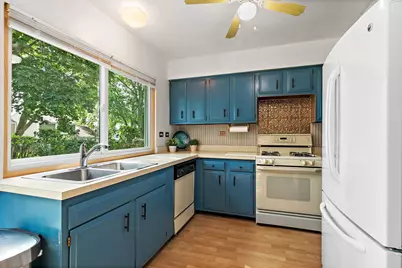 1961 Governors Lane, Hoffman Estates, IL 60169 - Photo 11