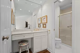 12 The Court Of Lagoon View, Northbrook, IL 60062 - Photo 17