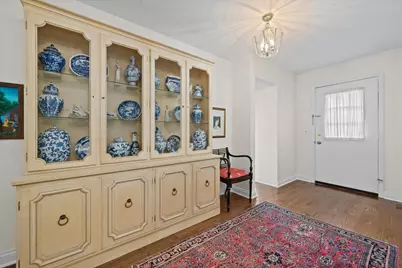 12 The Court Of Lagoon View, Northbrook, IL 60062 - Photo 3