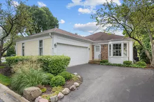 12 The Court Of Lagoon View, Northbrook, IL 60062 - Photo 1