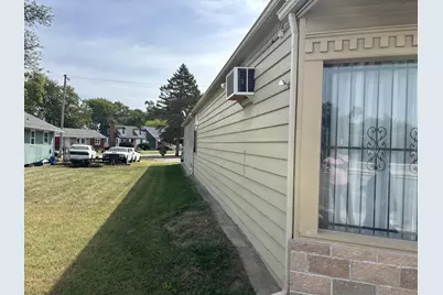 915 Burnham Avenue, Calumet City, IL 60409 - Photo 3