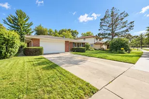 1723 E Maya Ln, Mount Prospect, IL 60056 - Photo 1