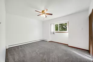6430 Pamela Ln, Chicago Ridge, IL 60415 - Photo 13