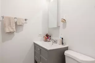 2201 N Cleveland Ave, Chicago, IL 60614 - Photo 9