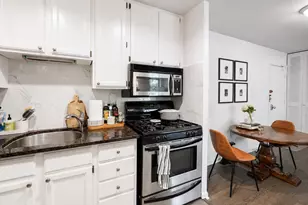 2201 N Cleveland Ave, Chicago, IL 60614 - Photo 5