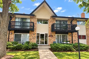 4A Kingery Quarter, Willowbrook, IL 60527 - Photo 1