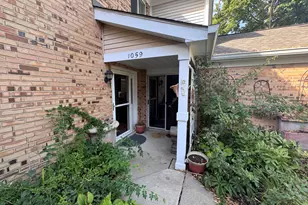 1059 Courtland Dr, Buffalo Grove, IL 60089 - Photo 3